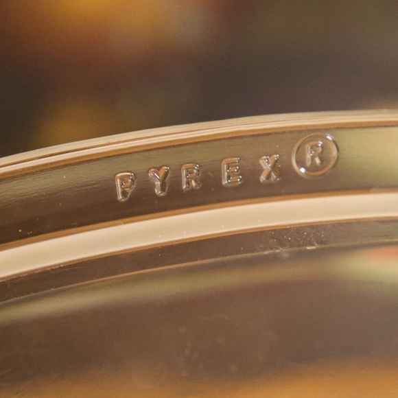 Pyrex Clear Glass Food Storage Container - Picture 2 of 2